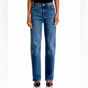 Levi’s High Waisted straight Jeans in Dark Wash Size 24